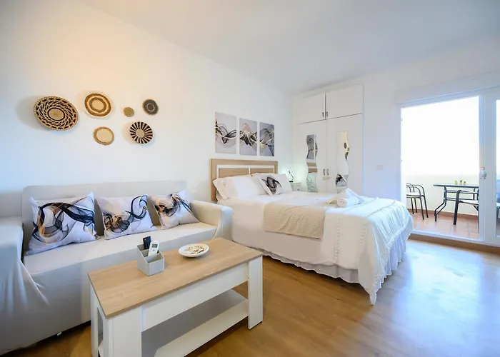 Mediterranean Balcony Apartment *